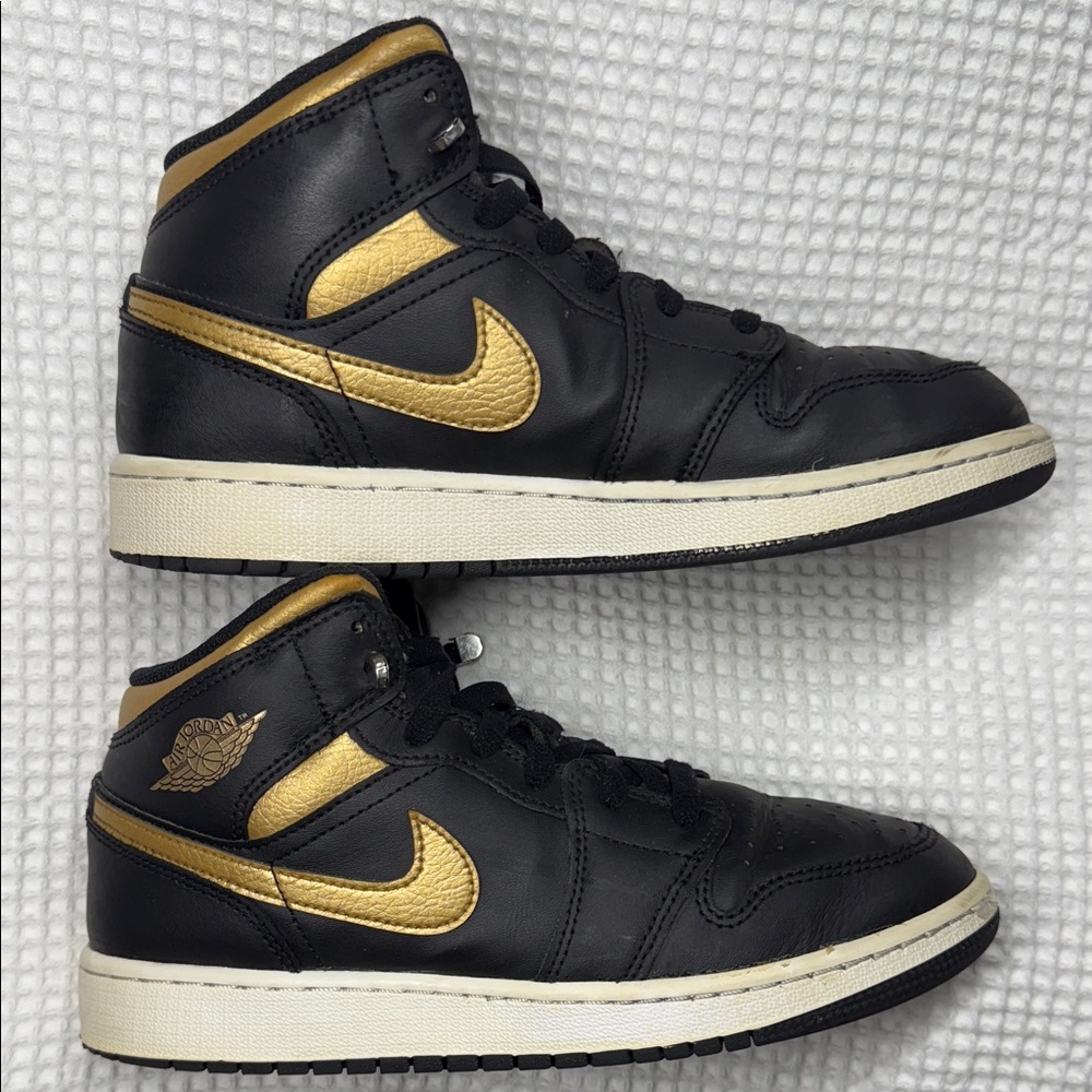 Air Jordan 1 Mid Sneakers in Black and Gold Metallic - Size Youth 5.5